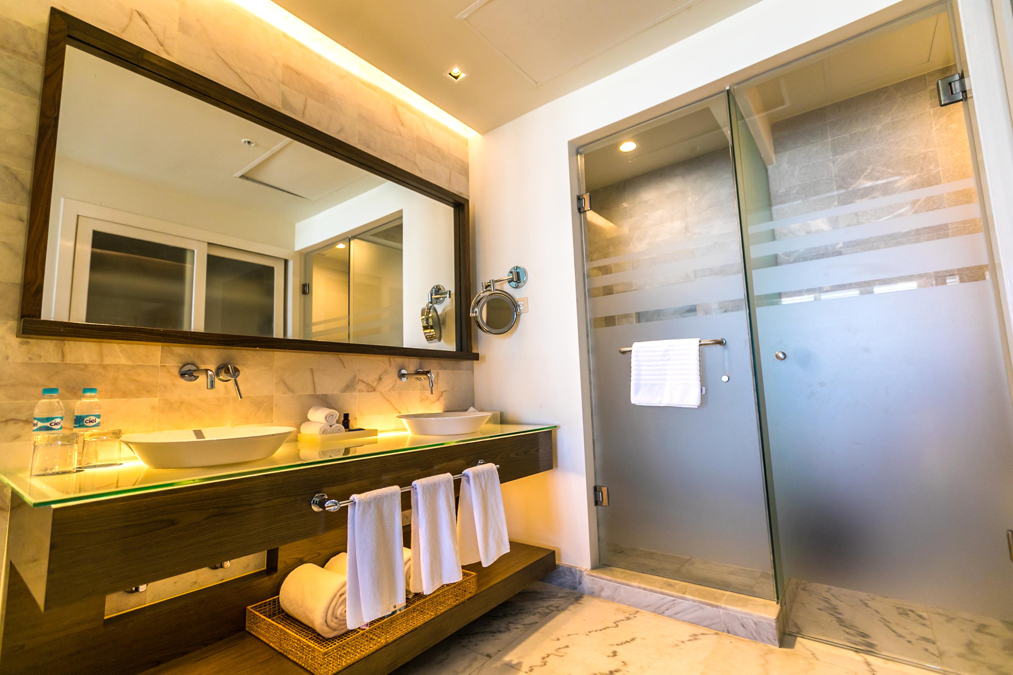 パラシオ ムンド インペリアル アカプルコ エクステリア 写真 A bathroom in a hotel