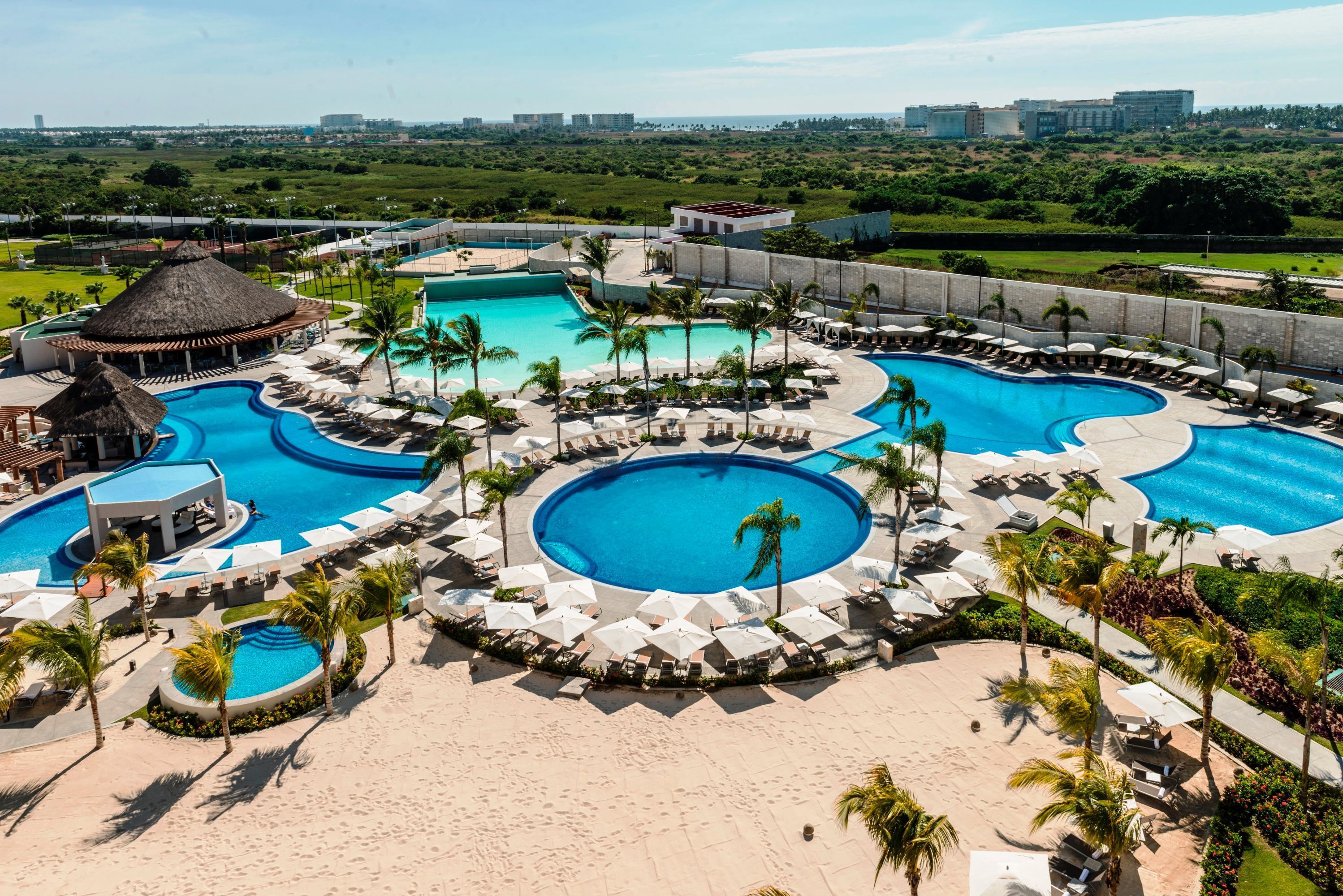 パラシオ ムンド インペリアル アカプルコ エクステリア 写真 Aerial view of the resort