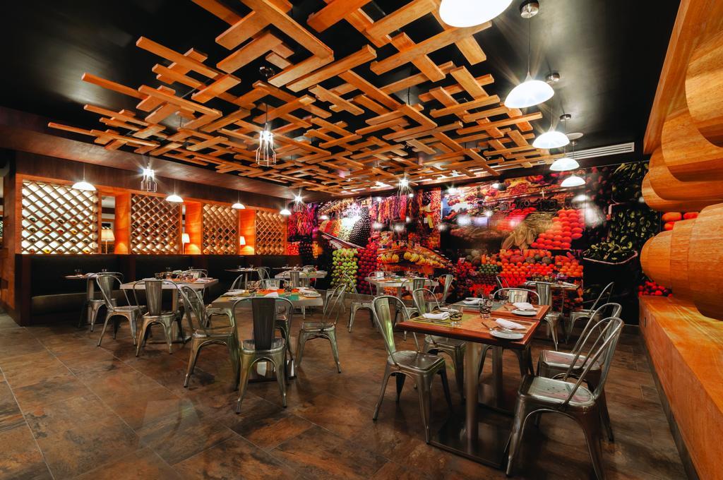 パラシオ ムンド インペリアル アカプルコ エクステリア 写真 Interior of a restaurant in the resort