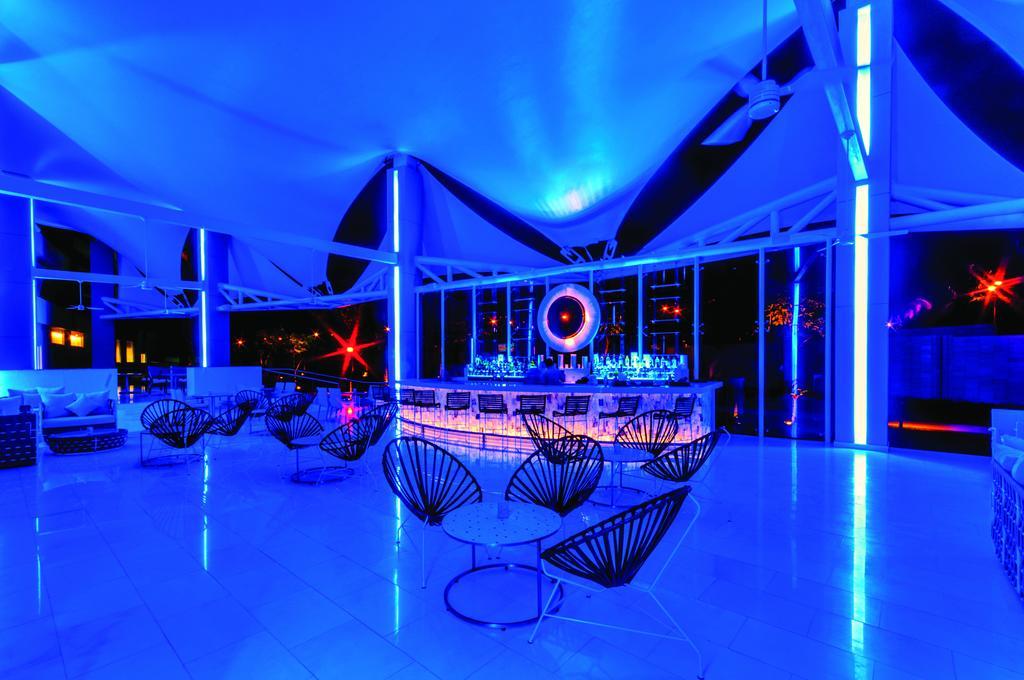 パラシオ ムンド インペリアル アカプルコ エクステリア 写真 The bar at the Sky Bar