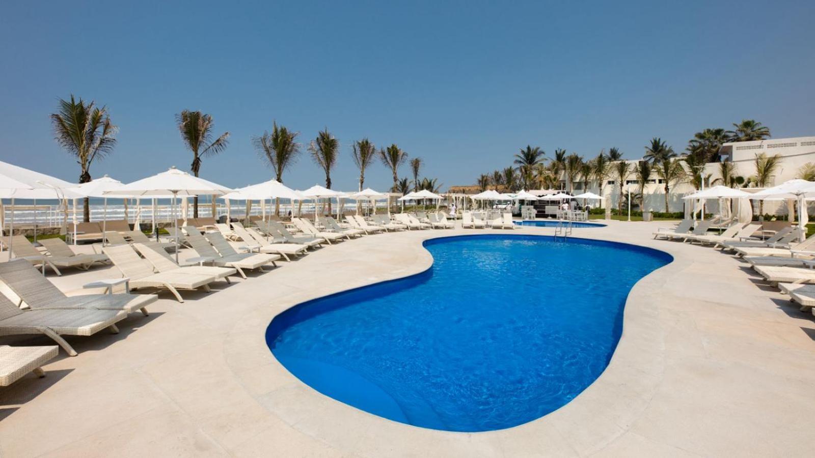 パラシオ ムンド インペリアル アカプルコ エクステリア 写真 The swimming pool at the Iberostar Grand Hotel
