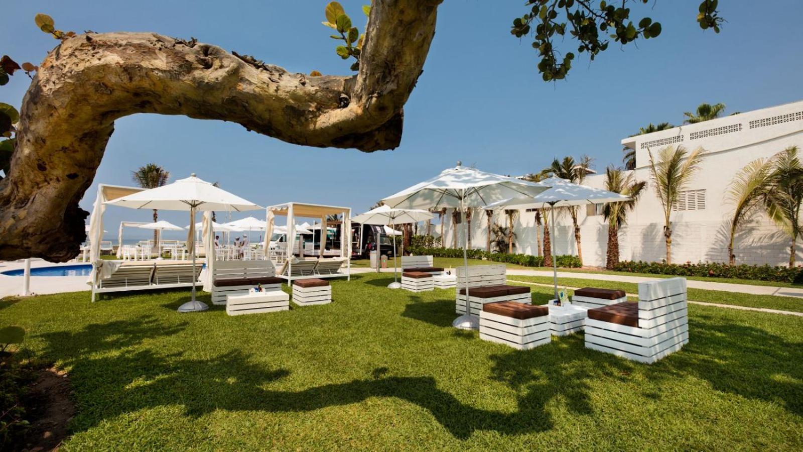 パラシオ ムンド インペリアル アカプルコ エクステリア 写真 The beach club at the resort