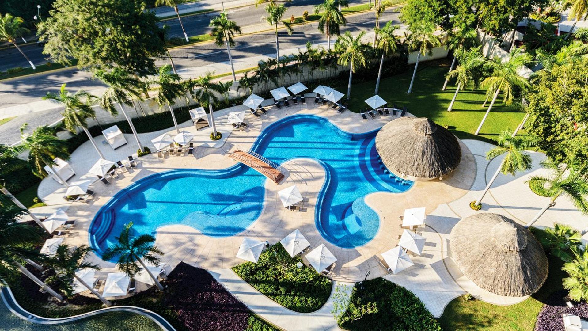 パラシオ ムンド インペリアル アカプルコ エクステリア 写真 Aerial view of the pool at the Hotel