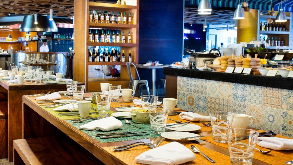 パラシオ ムンド インペリアル アカプルコ エクステリア 写真 The restaurant's interior